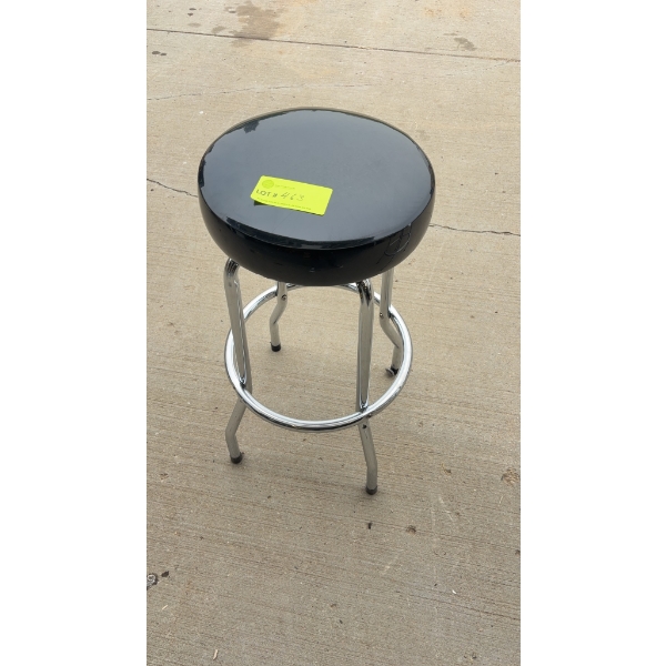 BLACK ROUND BAR STOOL WITH CHROME LEGS
