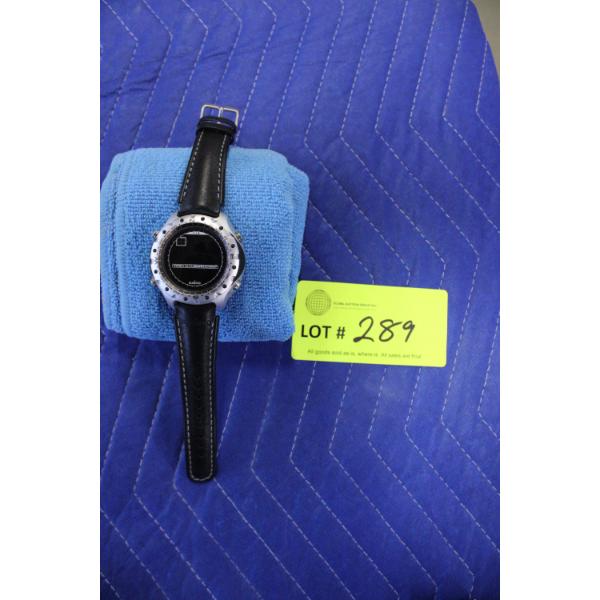 Suunto Wristwatch with Leather Band
Suunto wristwatch featuring a black leather adjustable band and 