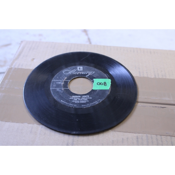 Jukebox 45 RPM Record Harbor Lights by Hugh Williams and Jimmy Kennedy
