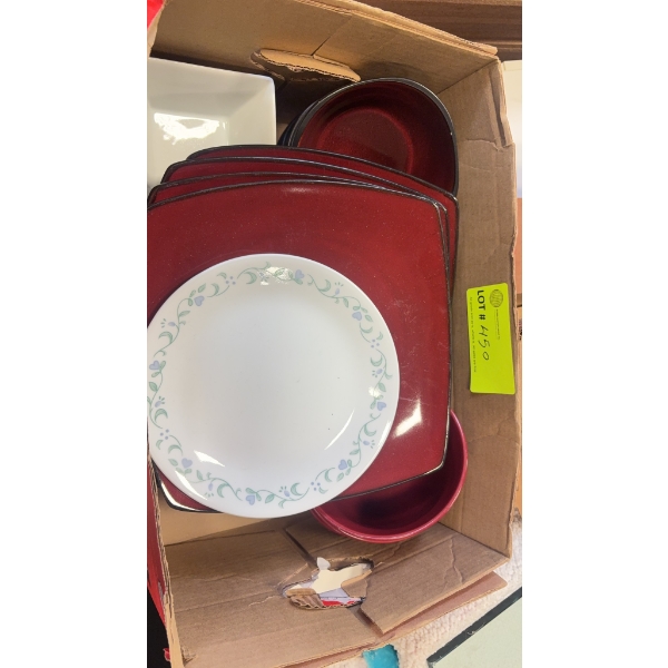 DINNERWARE LOT
