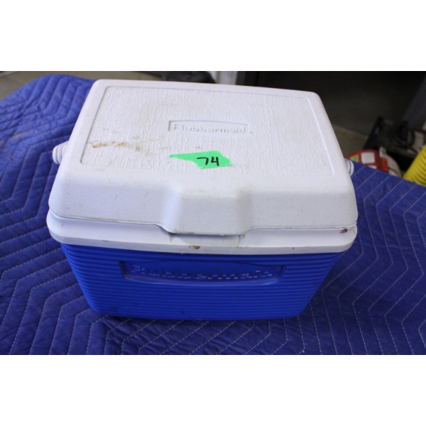 Rubbermaid Blue and White Plastic Cooler with Handle
