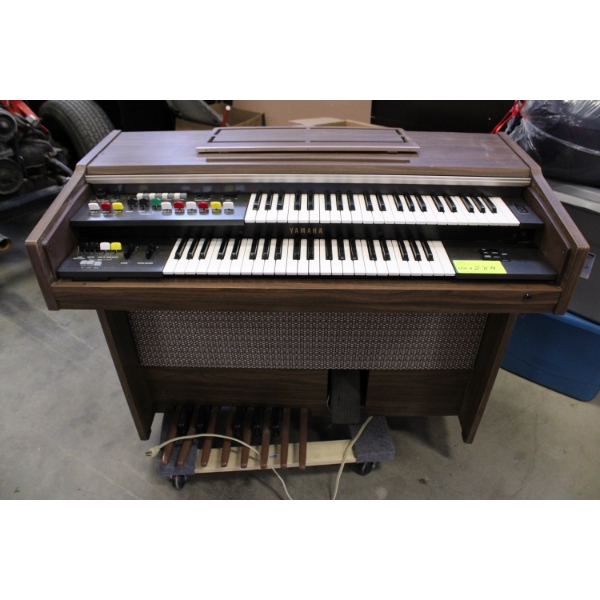 Yamaha Electone BK-5 Organ with Pedals and Controls
