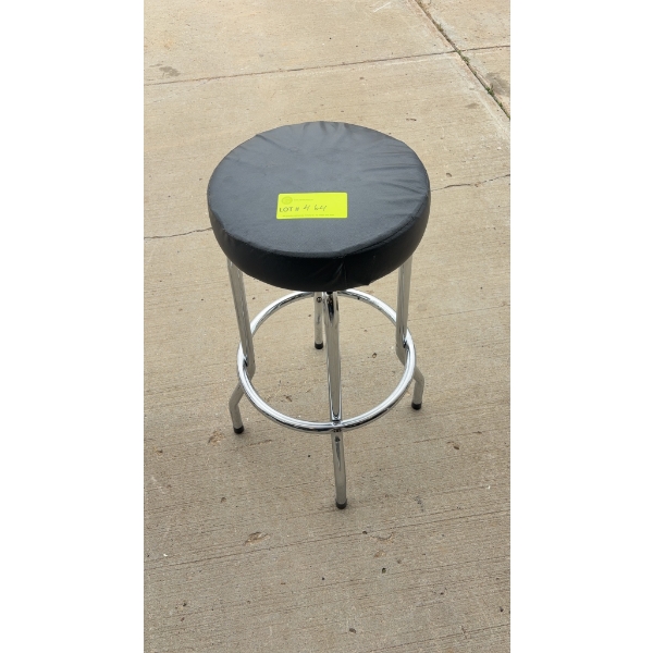 BLACK ROUND BAR STOOL WITH CHROME LEGS
