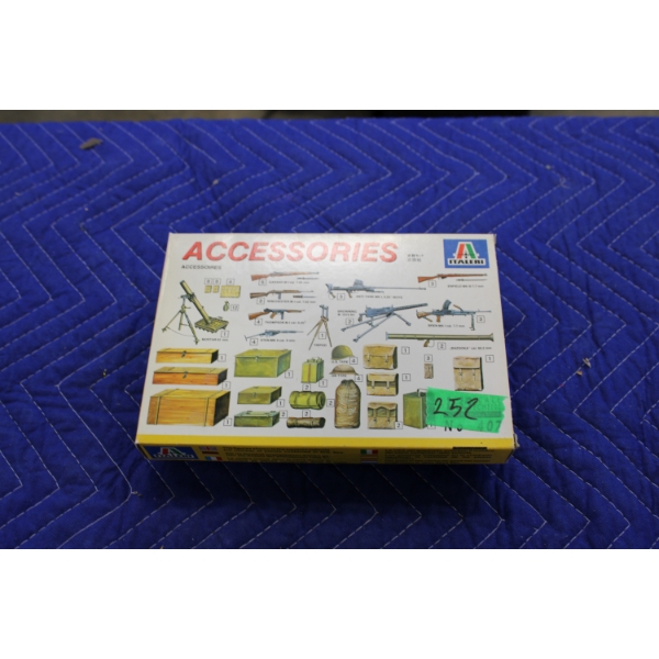 Italeri 1:35 Scale Military Model Set Military Accessories
