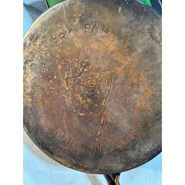 GSW #9 Cast iron pan made in Canada and medium marmot sleeping bag