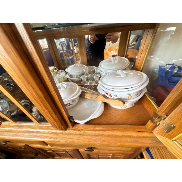 

All contents on bottom shelf.