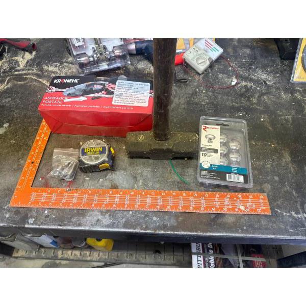 Portable vacuum, Erwin straight line 25 foot measuring tape, set of three different size, quarter in