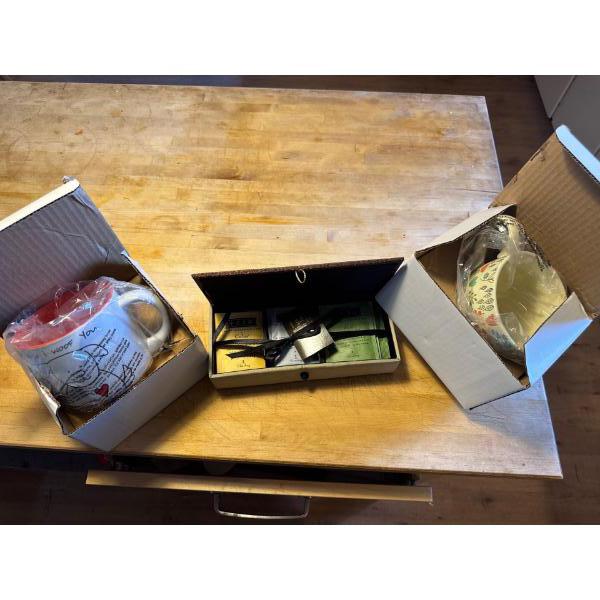 two coffee mugs and tea set. Brand new mugs in boxes. Very nice.