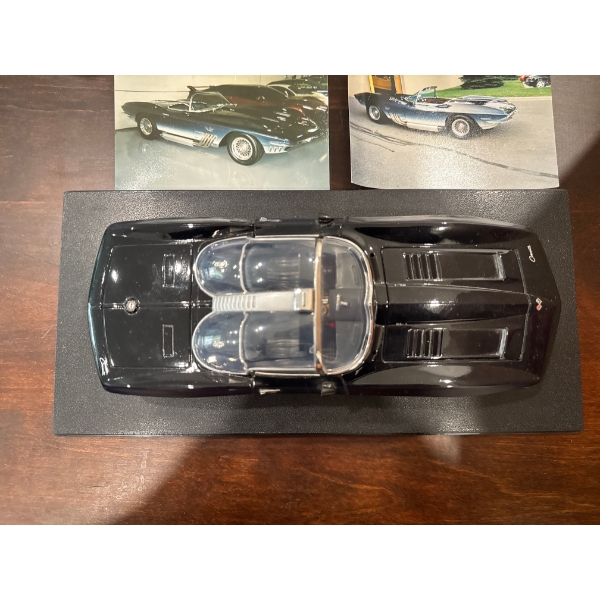 1961 Mako Shark Chevrolet Corvette 1:18 scale diecast model, likely produced by Motormax. 
It featur