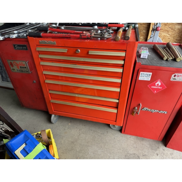 MAC AND SNAP ON TOOL BOX LOADED WITH TOOLS