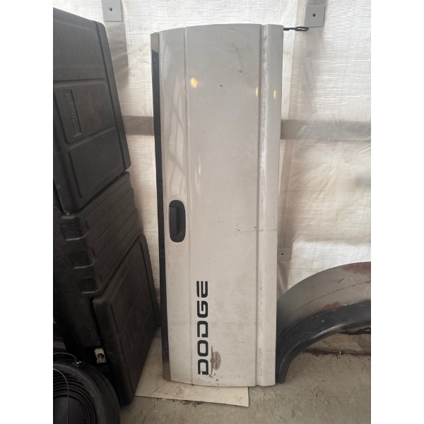 Dodge 2500 white tailgate