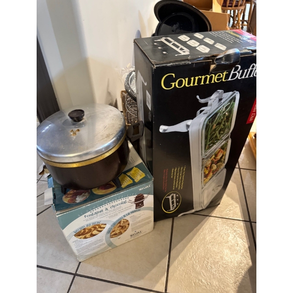 Kitchen cookware. Gourmet buffet, fondue, chocolate fountain. Air fryer attachments. 