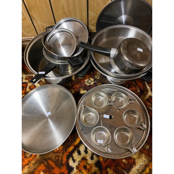 Stainless steel cookware set very nice almost new condition with egg poacher