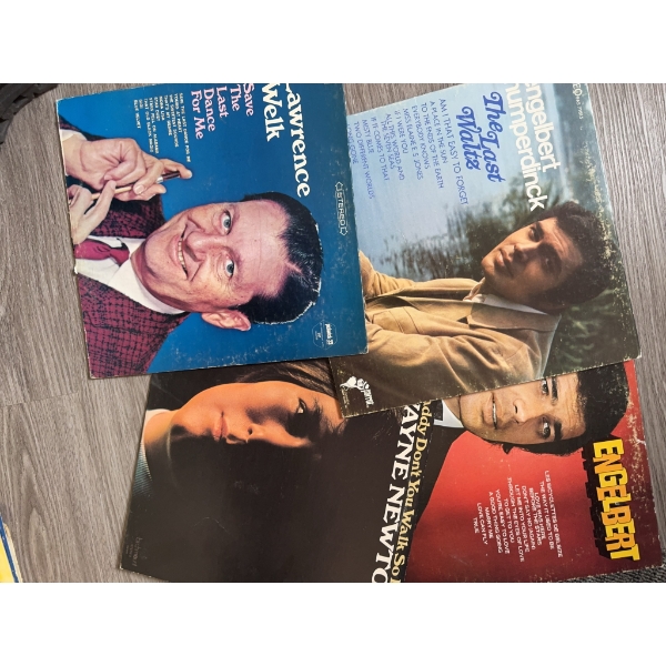 8 vinyl records including albums by Hank Locklin, Wilf Carter, Lawrence Welk, Engelbert Humperdinck,