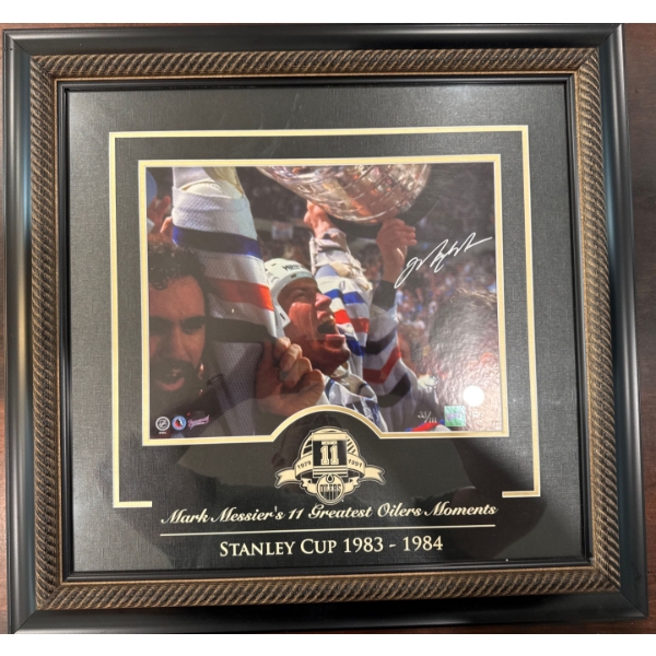  collectible autographed photograph of NHL legend Mark Messier, accompanied by a Certificate of Auth