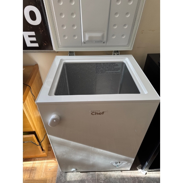  Master Chef chest freezer,  3.5 cubic foot model based on similar listings. 
Type: Compact chest fr