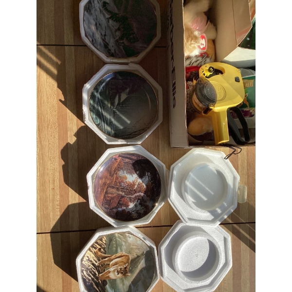 This is a Franklin Mint Heirloom Recommendation "Winter Watch" fine porcelain collector plate. 