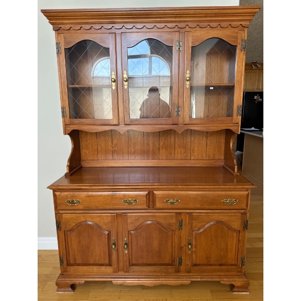  vintage hardwood china cabinet hutch with a classic two-piece design, featuring scalloped crown mol