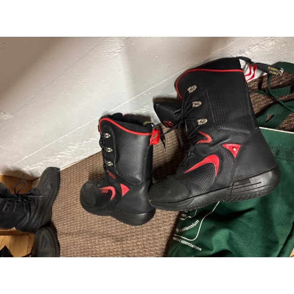 Polaris ski boots. Skidooing boots. Size ten.