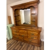 Image 3 : Very nice vintage Dresser with mirror, very well taken care of wood bedroom furniture