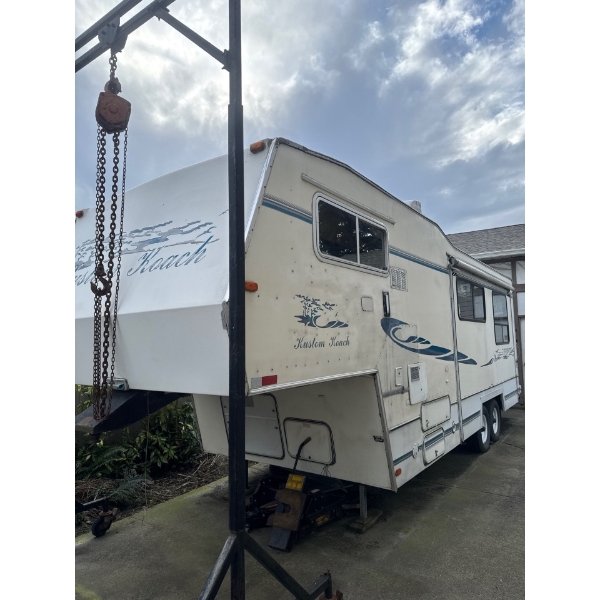 29 foot Kustom Koach fifth wheel with one slide out, comes with owners manual, fifth wheel included 