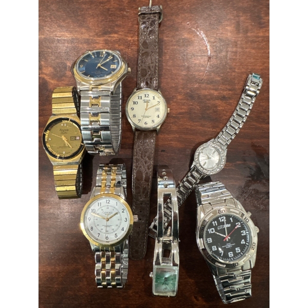 Various men's watches.