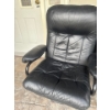 Image 1 : Comfy Black leather swivel chair