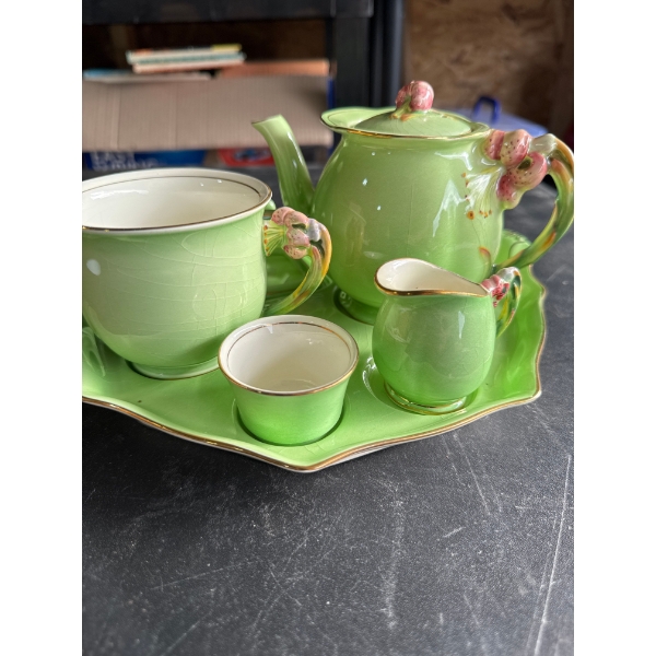 Vintage Royal Winton Grimwades green rosebud breakfast set with gold edging