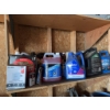 Image 3 : All items located in the corner, including various containers, household equipment, and miscellaneou