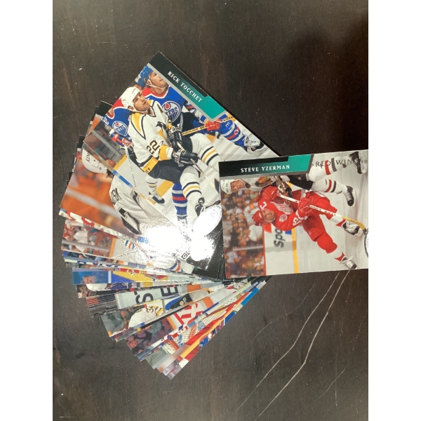 Parkhurst. 92 To 93. Set of 25 hockey cards.