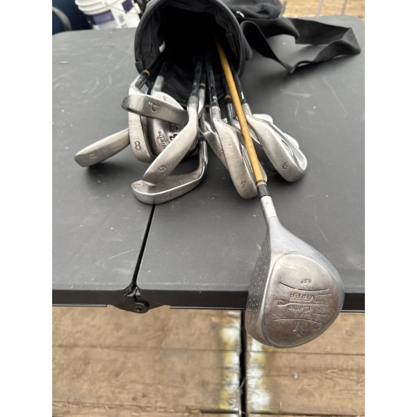 GOLF BAG FULL OF CLUBS AND DRIVERS