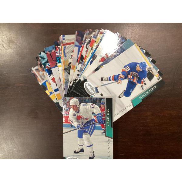 Parkhurst. 92 To 93. Set of 25 hockey cards.