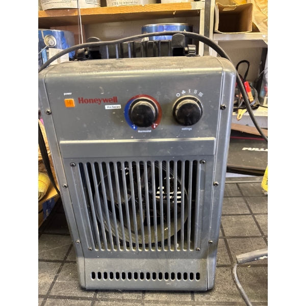  Honeywell Heat Giant™ Utility Heater (Model HZ-2110).
