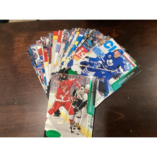 Parkhurst. 92 To 93. Set of 25 hockey cards.