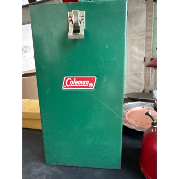 VINTAGE COLEMAN LANTERN 