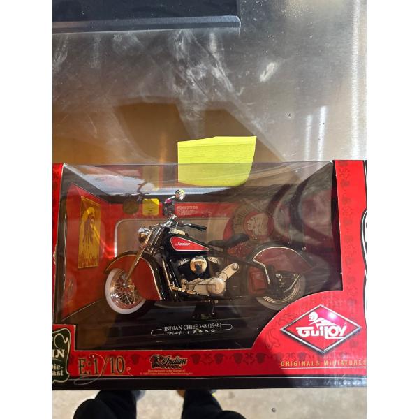 Indian chief, March, the 1948 model. Reference number, 17650. Metal die cast, one tenth scale motorc