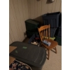 Image 6 : Nice suitcase set with all contents included. The entire room's air is also included with the lot. A