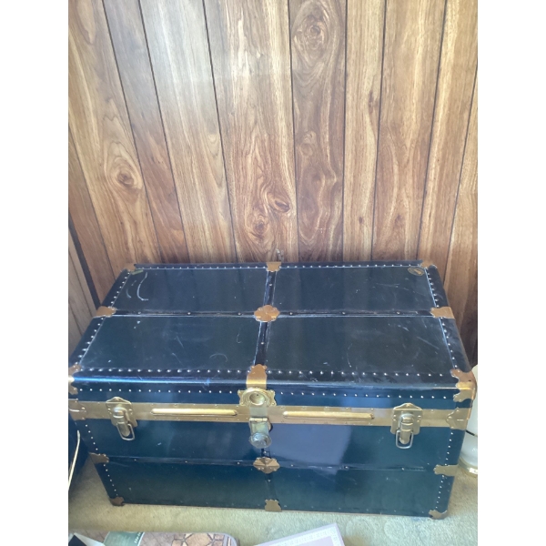  Vintage  Langmuir"  four ply was a Canadian trunk and bag manufacturer based in Toronto, known for 