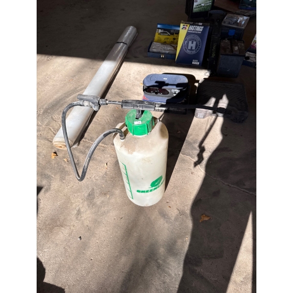  Green lawn hand pump sprayer works great 10 L tank