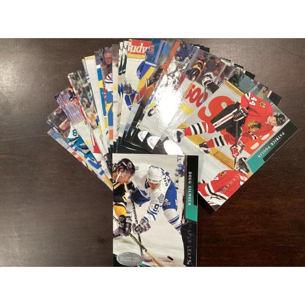Set of 25 Parkhurst hockey cards. 92-93