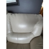 Image 3 : Very nice cream leather couch. Power reclining.very good condition