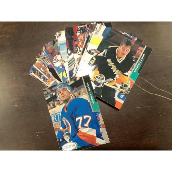 Parkhurst. 92 To 93. Set of 25 hockey cards.