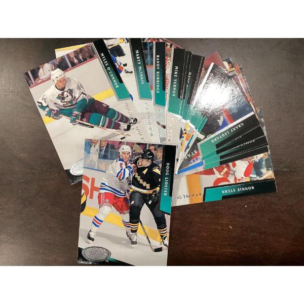 Parkhurst. 92 To 93. Set of 25 hockey cards.