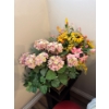 Image 6 : Fake flower bouquet with vase