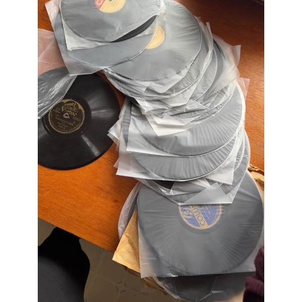 78 RPM shellac records including 'Grandfather's Clock' by Frank Crumit on Victor. Several different 