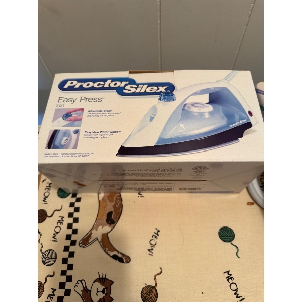 Ironing Board: A full-size, foldable ironing board with a cat-themed cover.
Tabletop Ironing Board: 