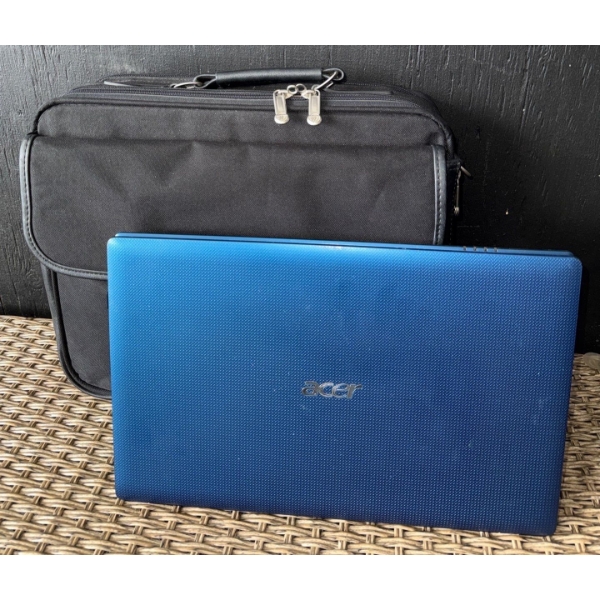 15.6" Acer Aspire 5560G Series Laptop In Blue w/ A-Series Processor Integrated Graphics