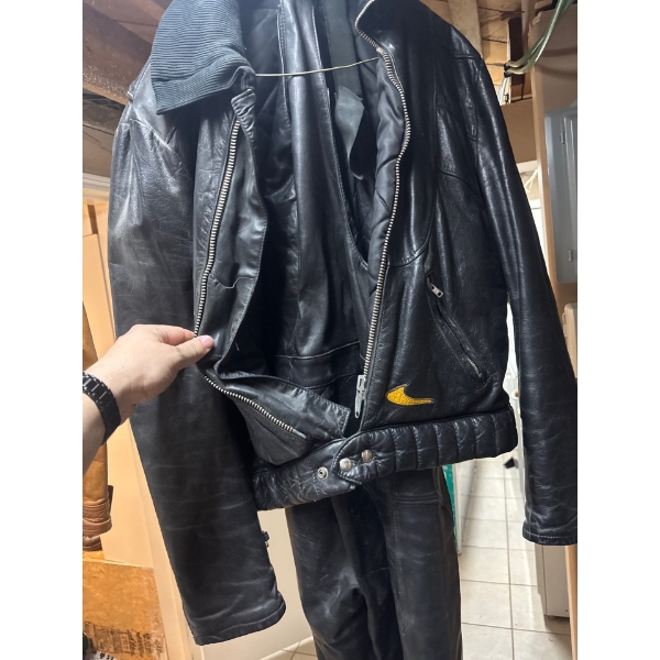 Very heavy, thick leather winter Skidoo suit with the Skidoo snow pants. vintage size med/small