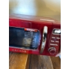 Image 4 : Galanz Retro Countertop Microwave Oven (model GLCMKZ07RDR07) featuring a red finish and a nostalgic 