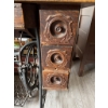 Image 8 : Singer treadle sewing machine, serial number 16165557, featuring original cast iron base and wooden 